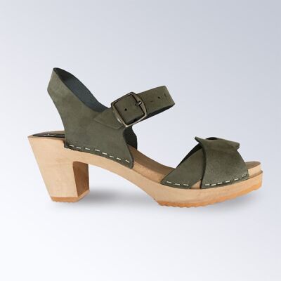 Sandalen-Clogs aus khakifarbenem Leder mit ineinander verschlungenen Riemen