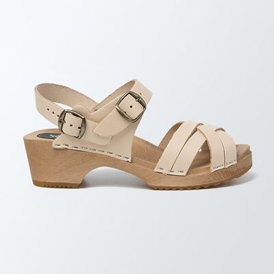 Clog sandal in natural leather and adjustable buckle