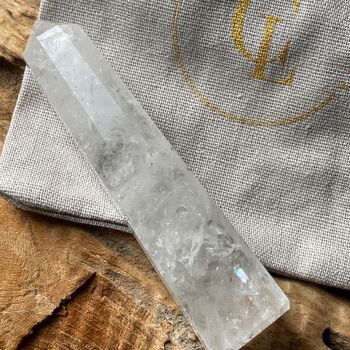 Obélisque de quartz cristal en sachet - 80-100 mm 1