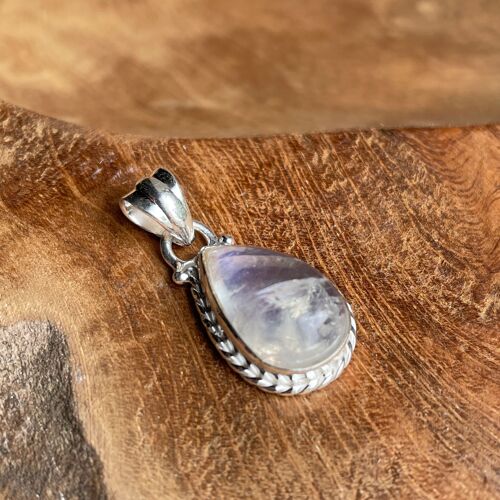 Ananda - Pendant with Rainbow Moonstone - sterling silver 925
