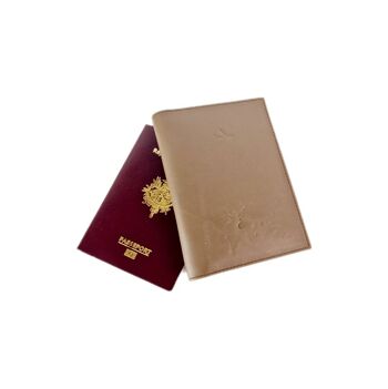 Porte passeport en cuir avec emplacement cartes, couvre passeport cuir embossé. Couvre passeport en cuir plusieurs coloris, ARGOS 3