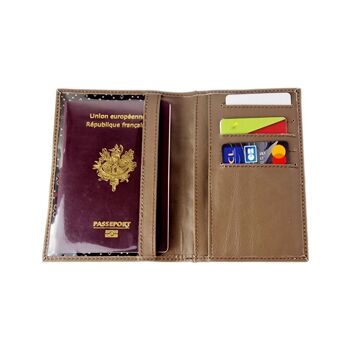 Porte passeport en cuir avec emplacement cartes, couvre passeport cuir embossé. Couvre passeport en cuir plusieurs coloris, ARGOS 4