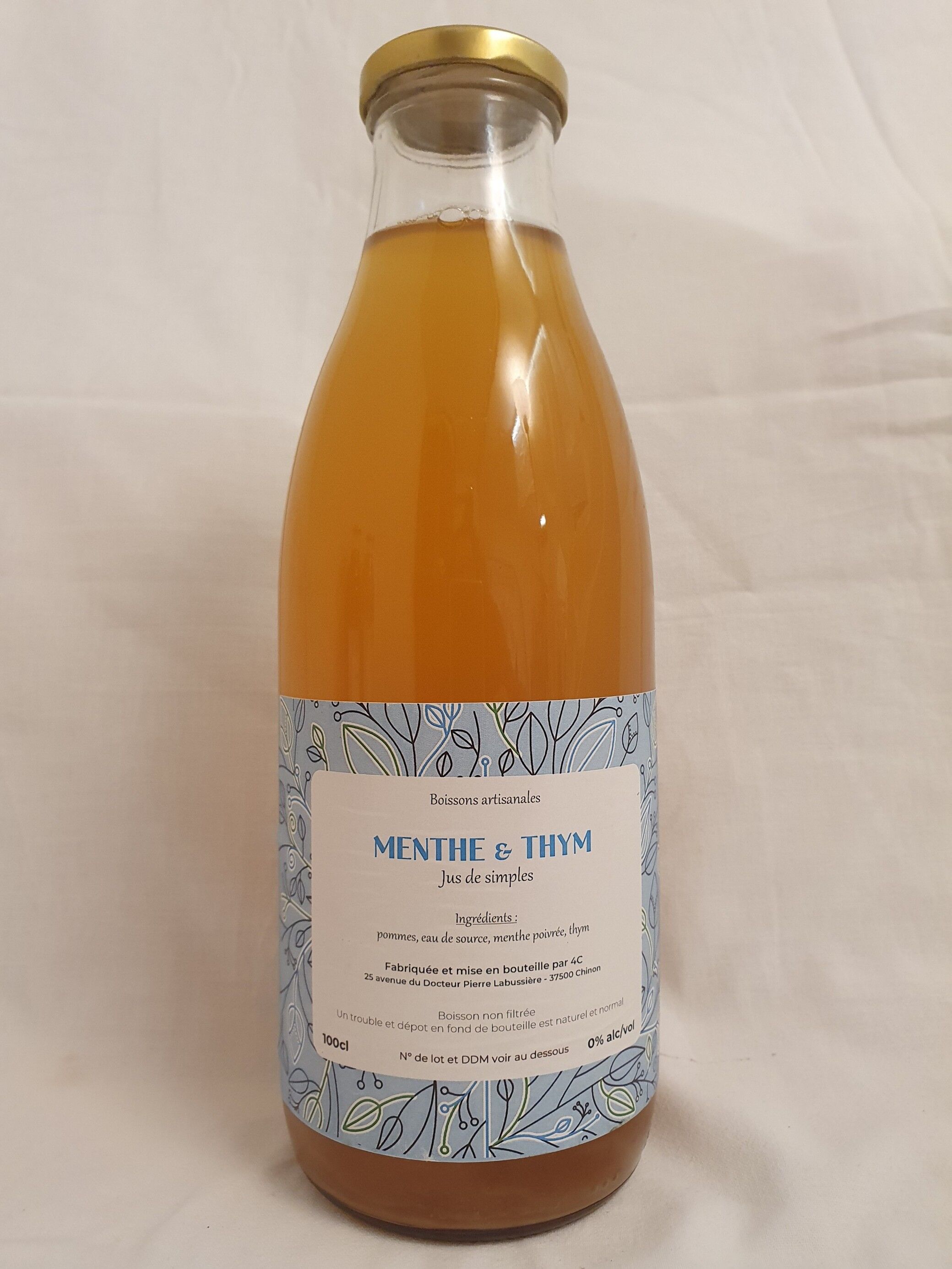 Jugo simple de menta y tomillo