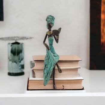 Sculpture en bronze "Femme qui lit" de Karim Sana | différentes tailles et couleurs 1