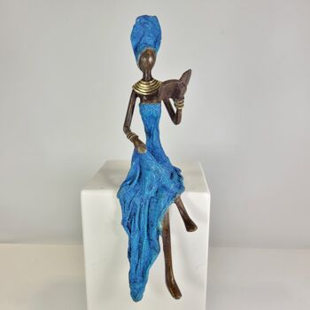 Sculpture en bronze "Femme qui lit" de Karim Sana | différentes tailles et couleurs 10