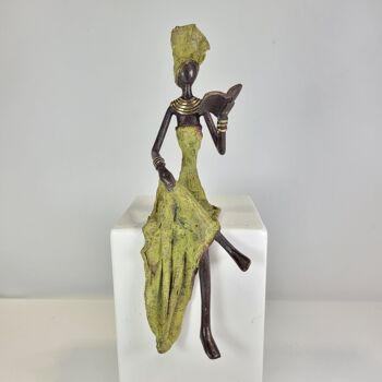 Sculpture en bronze "Femme qui lit" de Karim Sana | différentes tailles et couleurs 12