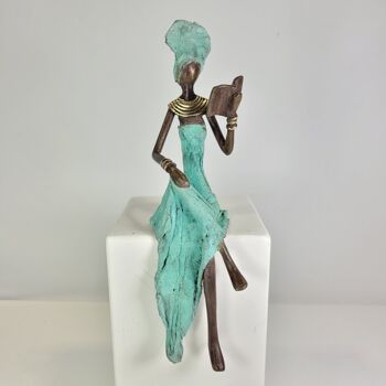 Sculpture en bronze "Femme qui lit" de Karim Sana | différentes tailles et couleurs 14