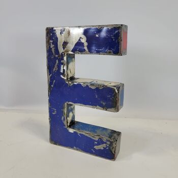 Lettre "E" | Chiffre « 3 » fabriqué à partir de barils de pétrole recyclés | 22 ou 50 cm | Couleurs différentes 2