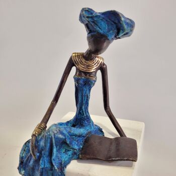 Sculpture en bronze "Femme qui lit" de Hamed Nikiema | 23 cm 3