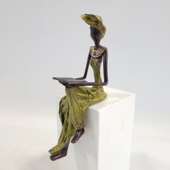Sculpture en bronze "Femme qui lit" de Hamed Nikiema | 23 cm 7