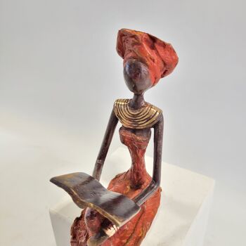 Sculpture en bronze "Femme qui lit" de Hamed Nikiema | 23 cm 9