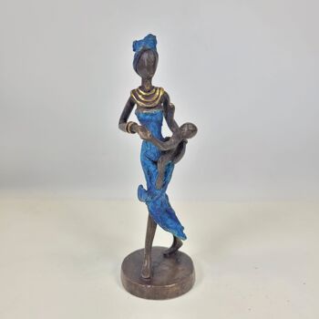 Sculpture en bronze "femme avec enfant dans les bras" de Karim | différentes tailles et couleurs 2