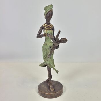 Sculpture en bronze "femme avec enfant dans les bras" de Karim | différentes tailles et couleurs 4