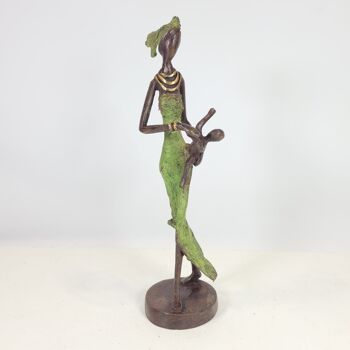 Sculpture en bronze "femme avec enfant dans les bras" de Karim | différentes tailles et couleurs 10