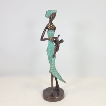Sculpture en bronze "femme avec enfant dans les bras" de Karim | différentes tailles et couleurs 12