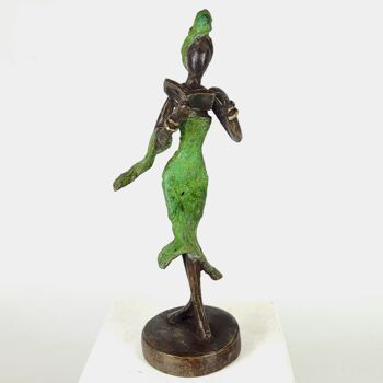 Sculpture en bronze "femme avec livre" de Karim | différentes tailles et couleurs 3