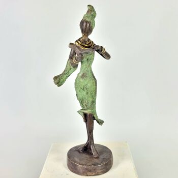 Sculpture en bronze "femme avec livre" de Karim | différentes tailles et couleurs 4