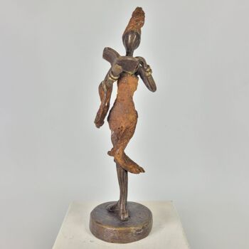 Sculpture en bronze "femme avec livre" de Karim | différentes tailles et couleurs 5