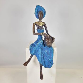 Sculpture en bronze "Femme assise avec amphore" de Soré | différentes tailles et couleurs 4