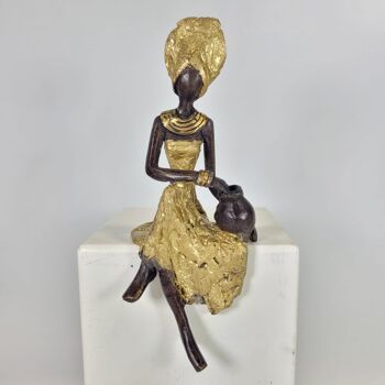Sculpture en bronze "Femme assise avec amphore" de Soré | différentes tailles et couleurs 21