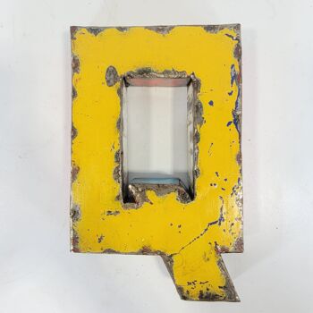 Lettre "Q" fabriquée à partir de barils de pétrole recyclés | 22 ou 50 cm | Couleurs différentes 1