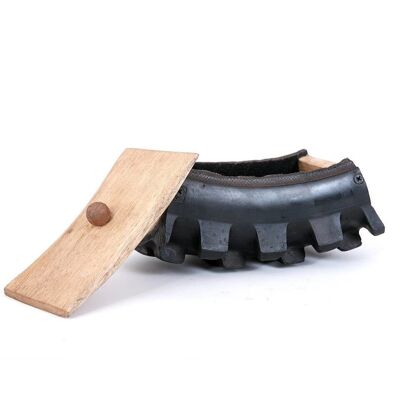 Scatola per pneumatici realizzata con pneumatici da moto riciclati e legno fracé riciclato