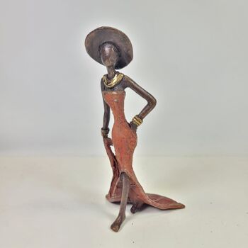 Sculpture en bronze "Femme élégante au chapeau" de Soré | différentes tailles et couleurs 8