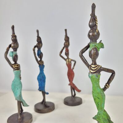 Sculpture en bronze "Femme avec vase" de Karim | différentes tailles et couleurs