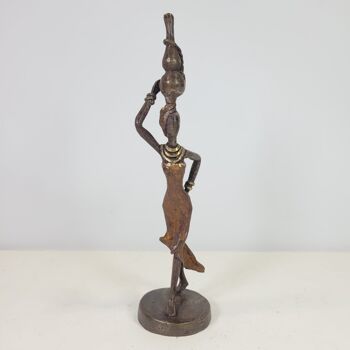 Sculpture en bronze "Femme avec vase" de Karim | différentes tailles et couleurs 3