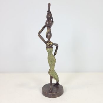 Sculpture en bronze "Femme avec vase" de Karim | différentes tailles et couleurs 10