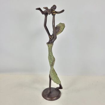 Sculpture en bronze "Bébé dans les airs" de Soré | différentes tailles et couleurs 11