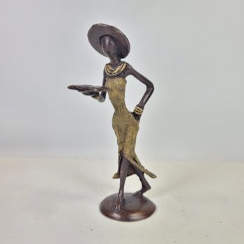 Sculpture en bronze "Femme à la livrée et au chapeau" de Soré | différentes tailles et couleurs 6