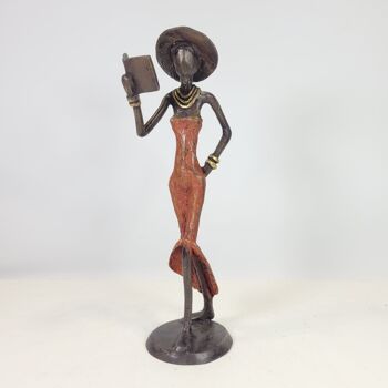 Sculpture en bronze "Femme à la livrée et au chapeau" de Soré | différentes tailles et couleurs 12