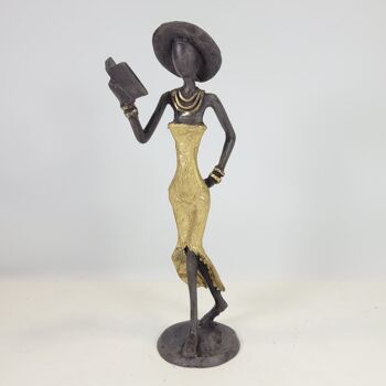 Sculpture en bronze "Femme à la livrée et au chapeau" de Soré | différentes tailles et couleurs 25