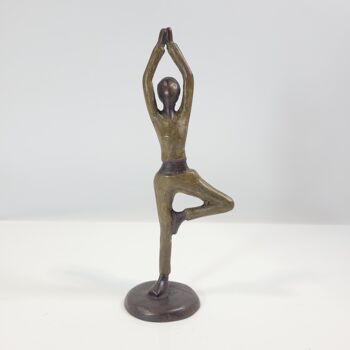 Sculpture en bronze yoga « Vrksasana » | Support à une jambe, arbre | par Hamidou | différentes couleurs et tailles 4