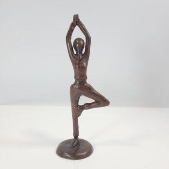 Sculpture en bronze yoga « Vrksasana » | Support à une jambe, arbre | par Hamidou | différentes couleurs et tailles 6