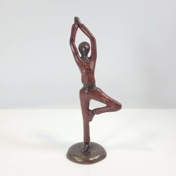 Sculpture en bronze yoga « Vrksasana » | Support à une jambe, arbre | par Hamidou | différentes couleurs et tailles 8