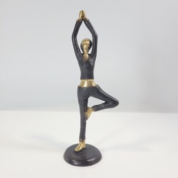 Sculpture en bronze yoga « Vrksasana » | Support à une jambe, arbre | par Hamidou | différentes couleurs et tailles 9