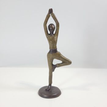 Sculpture en bronze yoga « Vrksasana » | Support à une jambe, arbre | par Hamidou | différentes couleurs et tailles 12