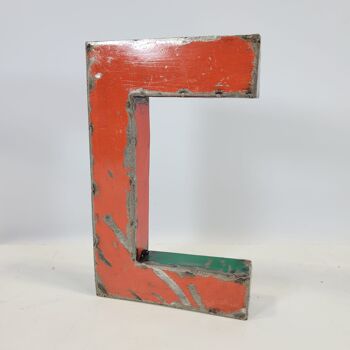 Lettre "C" fabriquée à partir de barils de pétrole recyclés | 22 ou 50 cm | Couleurs différentes 2
