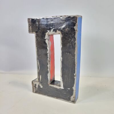 Lettera "D" realizzata con barili di petrolio riciclati | 22 o 50 cm| colori differenti