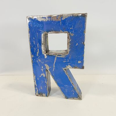 Letra "R" hecha de barriles de petróleo reciclados | 22 o 50 cm | Colores diferentes