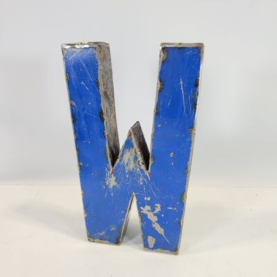 Lettera "W" realizzata con barili di petrolio riciclati | 22 o 50 cm| colori differenti