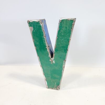 Buchstabe "V" aus recycelten Ölfässern | 22 oder 50 cm | verschiedene Farben