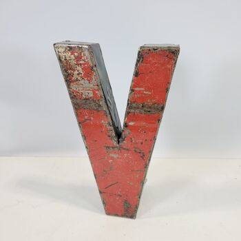 Lettre "V" fabriquée à partir de barils de pétrole recyclés | 22 ou 50 cm | Couleurs différentes 2