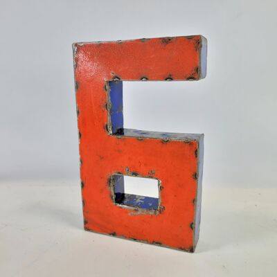 Dígito numérico "6" elaborado a partir de barriles de petróleo reciclados | 22 o 50 cm | Colores diferentes