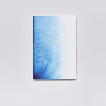 Blue Lake - Carnet Flow M - | carnet nuuna A5 | Grille de points de 3,5 mm | 176 pages numérotées | Papier de qualité supérieure 120 g | Matériel d'étiquette de jeans | produit de manière durable en Allemagne 3