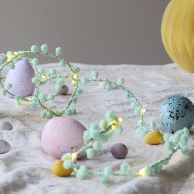 Luces de hadas con pompones de menta de Pascua