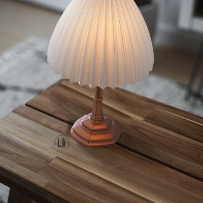 Lámpara de mesa Lili en blanco y cobre