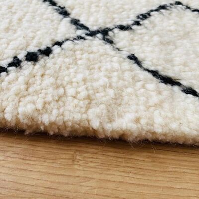 Beni rug in natural wool hand-woven 130x200